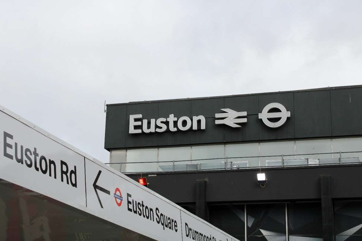 Euston station transfer minicabs. Cheap taxi cab car near me. london cab company phone number for fixed quote taxi cars. | London Airport Minicab | Book Cheapest Taxi Online and  Cabs Transfers