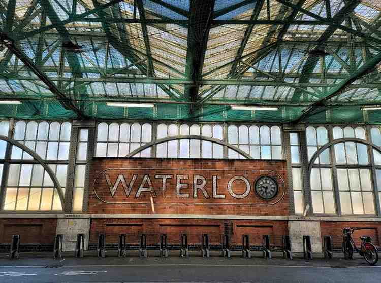 Waterloo station taxi cab transfers. Cheapest car near me.london cab company phone numbers fixed quote taxi cars.